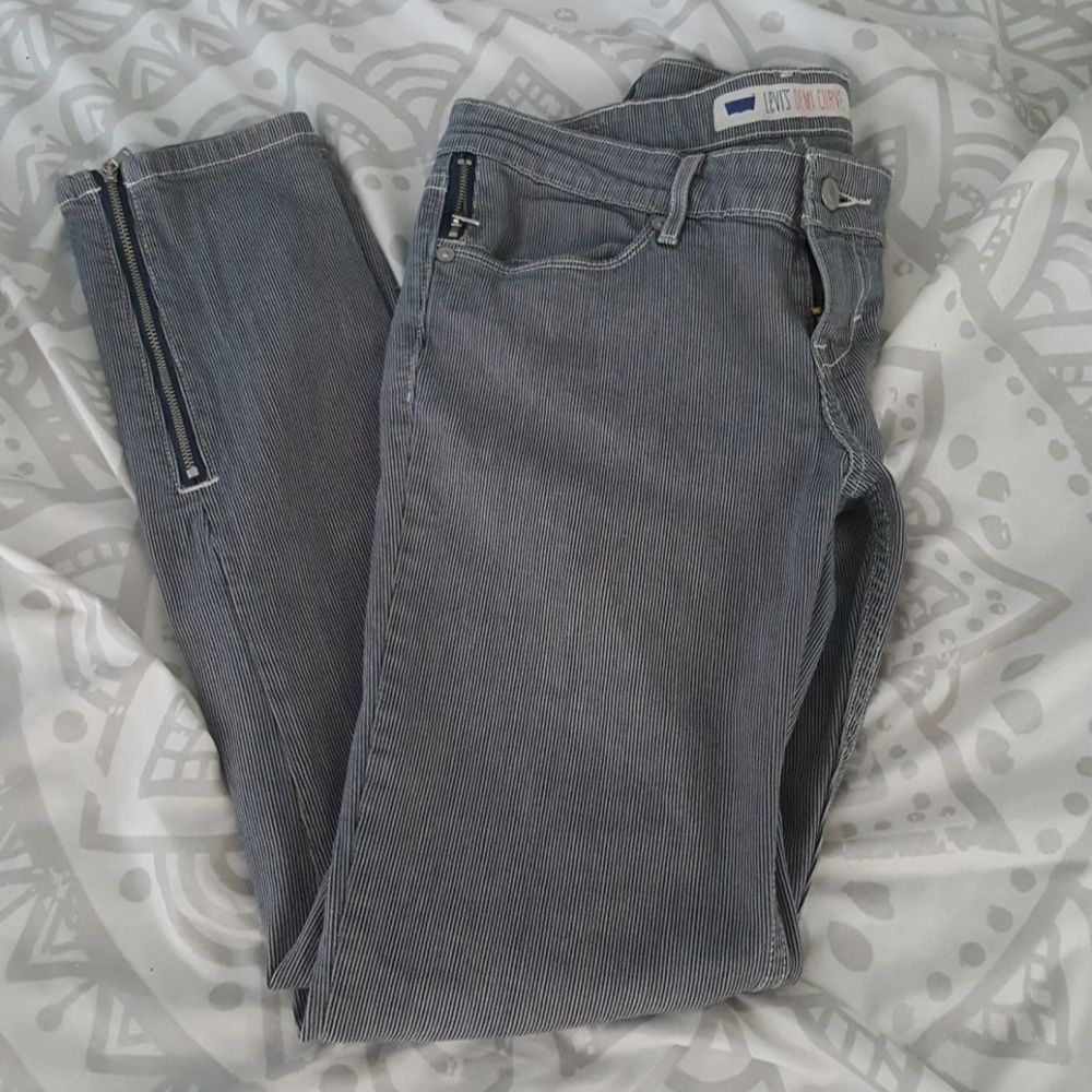 Levi'white and navy Pinstriped
